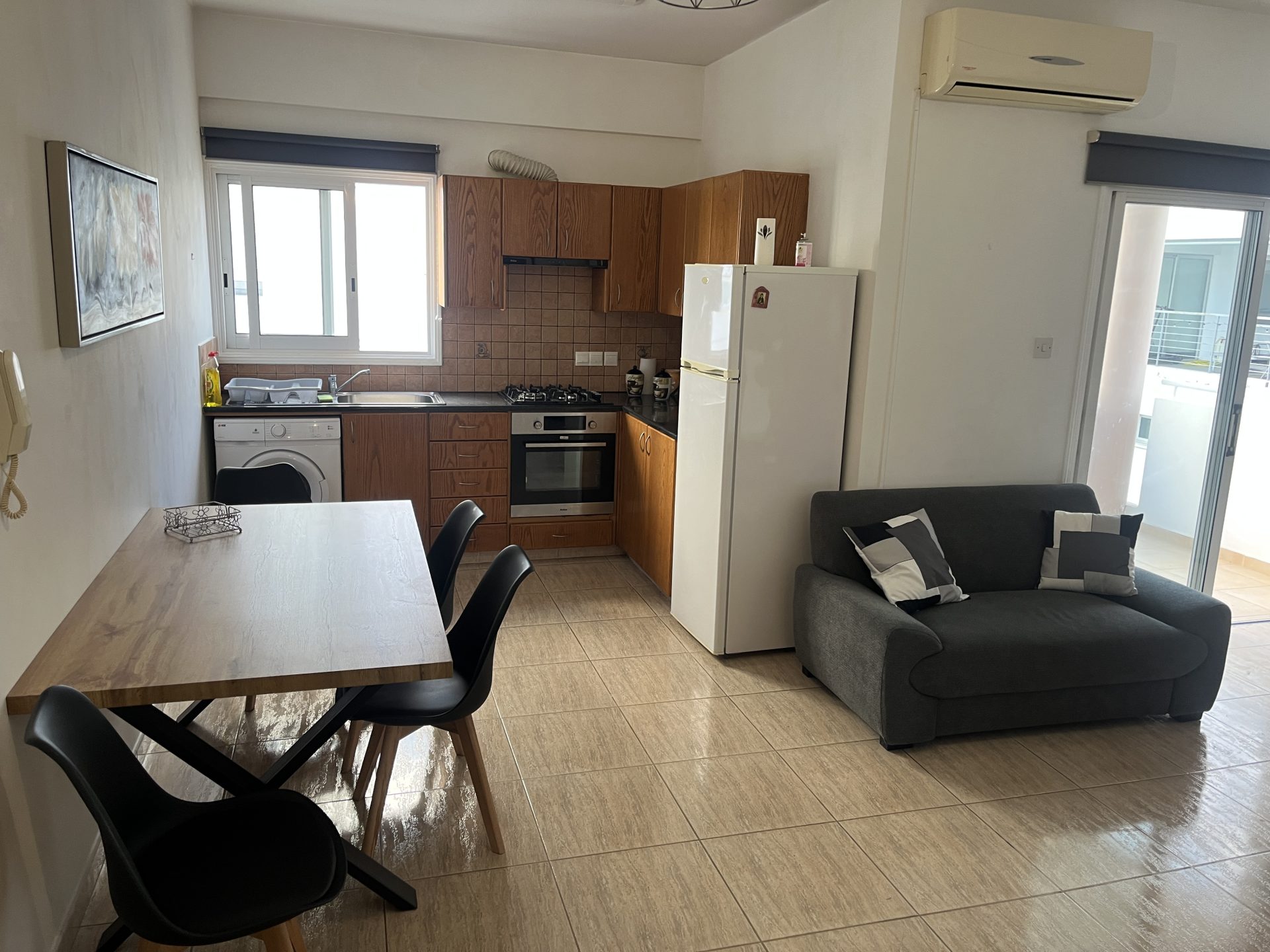 Delightful 2-bedroom Apartment for Rent, Egkomi, Nicosia